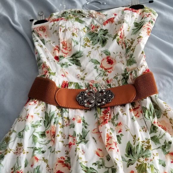 Limite Strapless Flower Dress - Picture 2 of 5